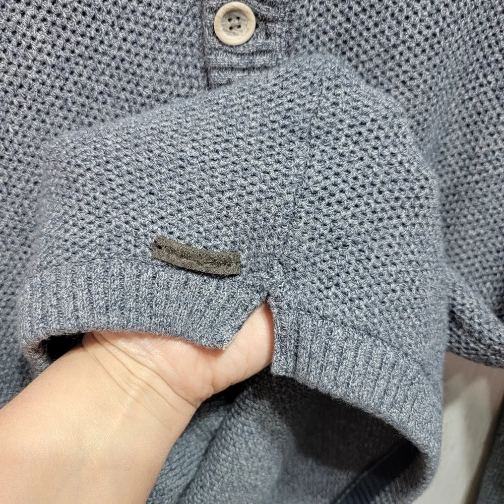 Carbon 2 Cobalt Men's Blue Cotton Henley Sweater Size Large Wood Button Thick.